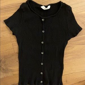 Cropped black shirt